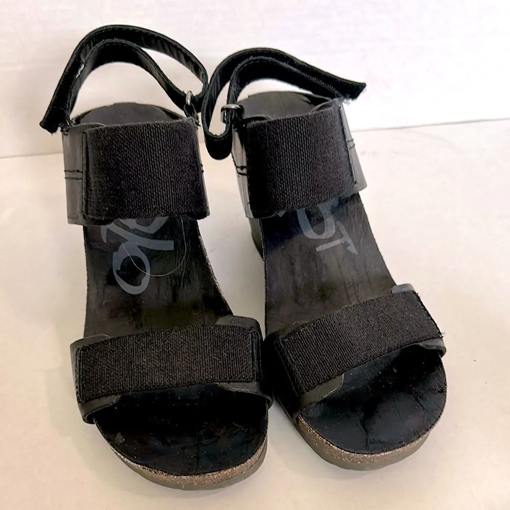 OTBT Black Wedge Sandals
